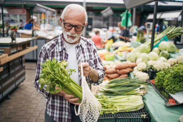 Seizoensgebonden boerenmarkt in Delfzijl